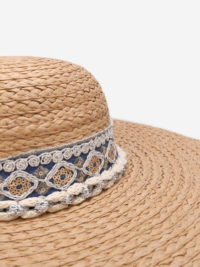 Capeline en paille taupe avec galon brodé