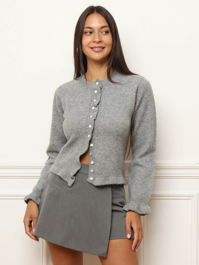 Cardigan festonné gris à boutons nacrés