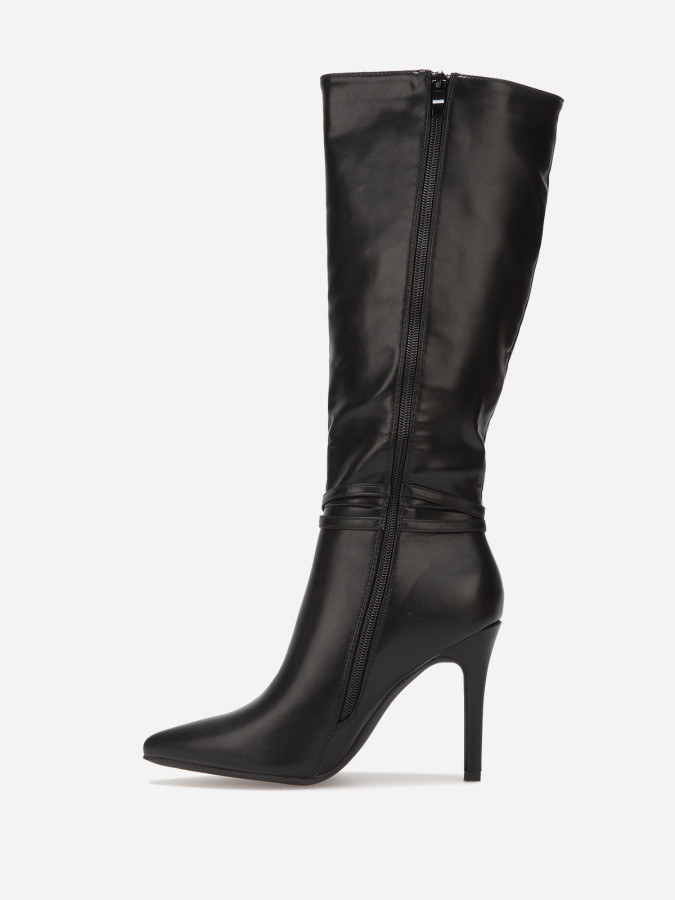 Bottes à talon aiguille noires et bride à boucle