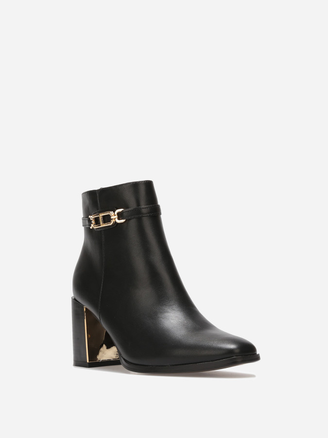 Bottines noires à bride et talon dorés