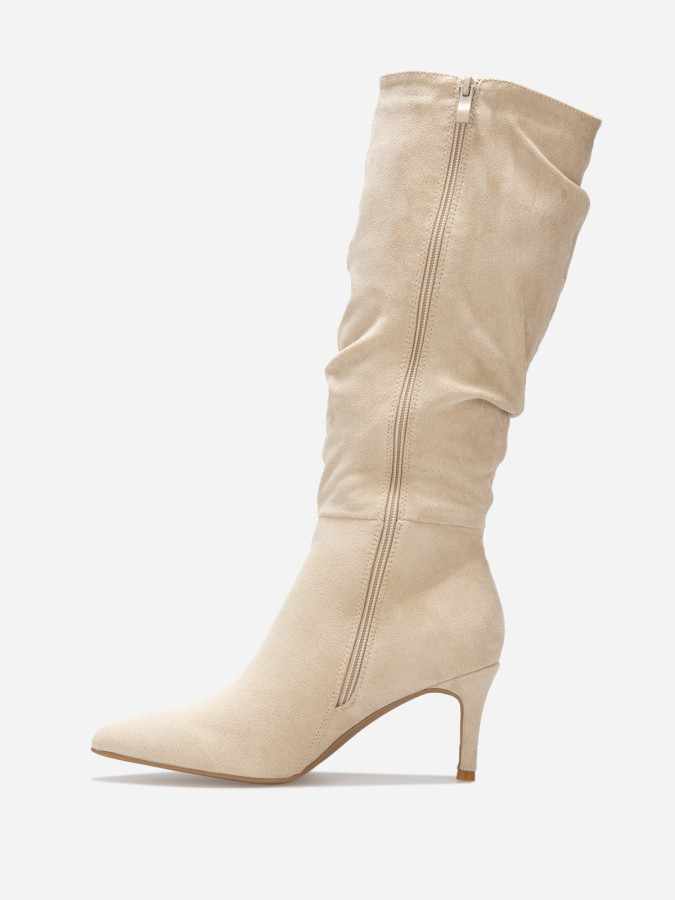 Bottes plissée en suédine beige à talon aiguille
