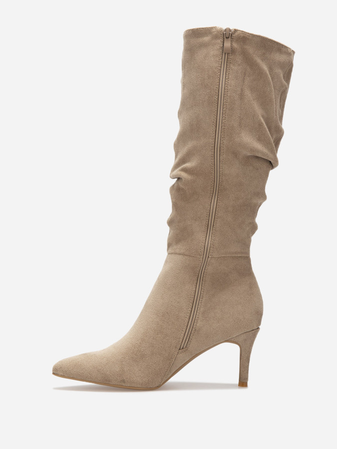 Bottes plissée en suédine taupe à talon aiguille