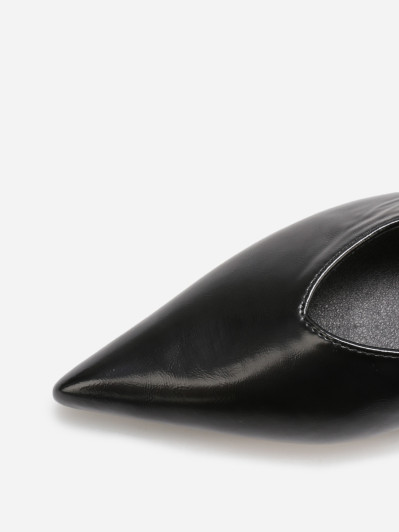 Escarpins noirs "almond shoes" à petit talon