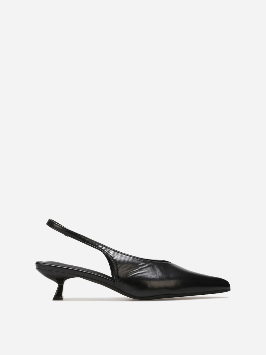 Escarpins noirs "almond shoes" à petit talon