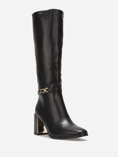 Bottes noires à talon et détail métalliques