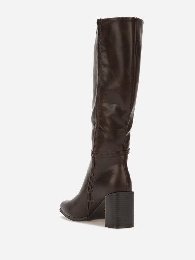 Bottes marron à talon et détail métalliques