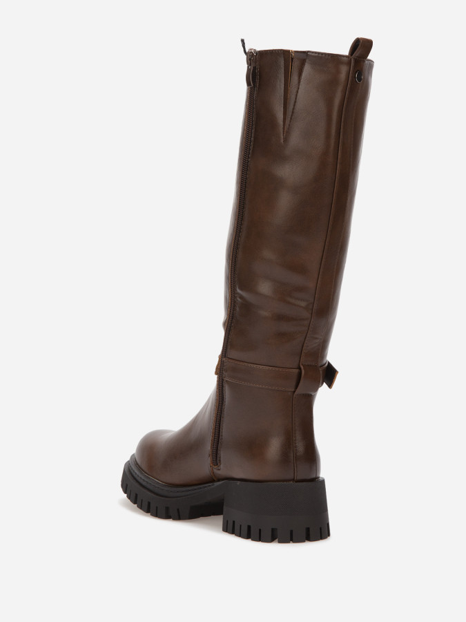 Bottes crantées marron avec bride à boucle