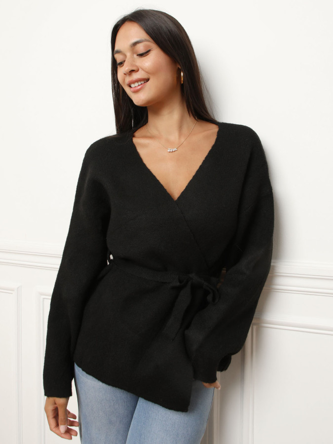Pull cache-coeur noir avec ceinture