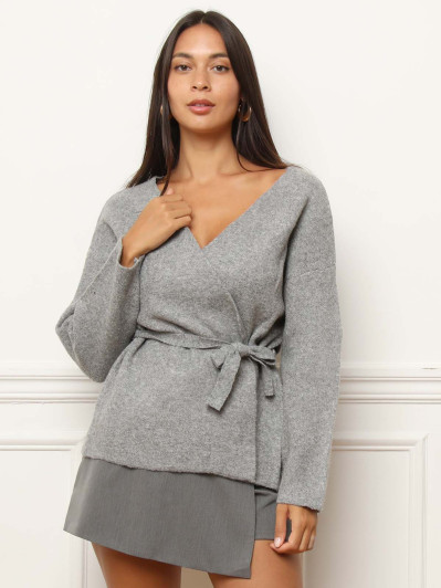 Pull cache-coeur gris avec ceinture