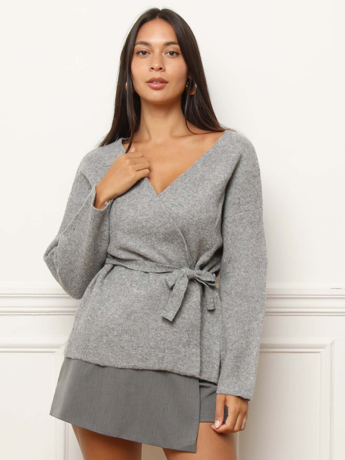 Pull cache-coeur gris avec ceinture