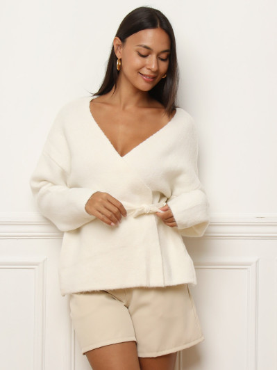 Pull cache-cœur blanc avec ceinture