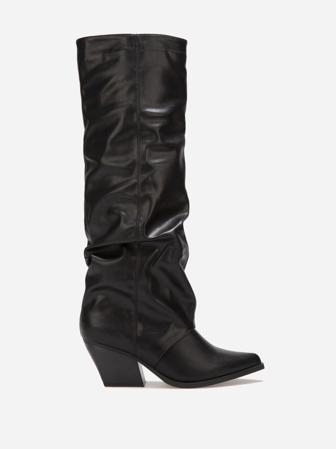 Bottes pointues noires avec revers plissé
