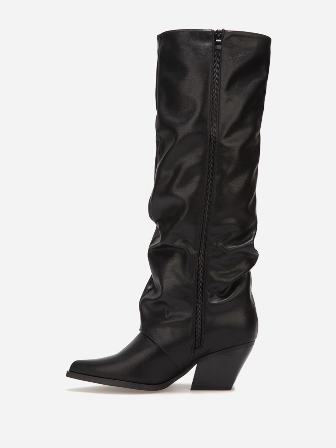 Bottes pointues noires avec revers plissé
