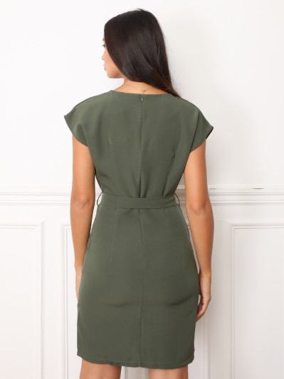 Robe kaki avec ceinture à nouer et col fendu