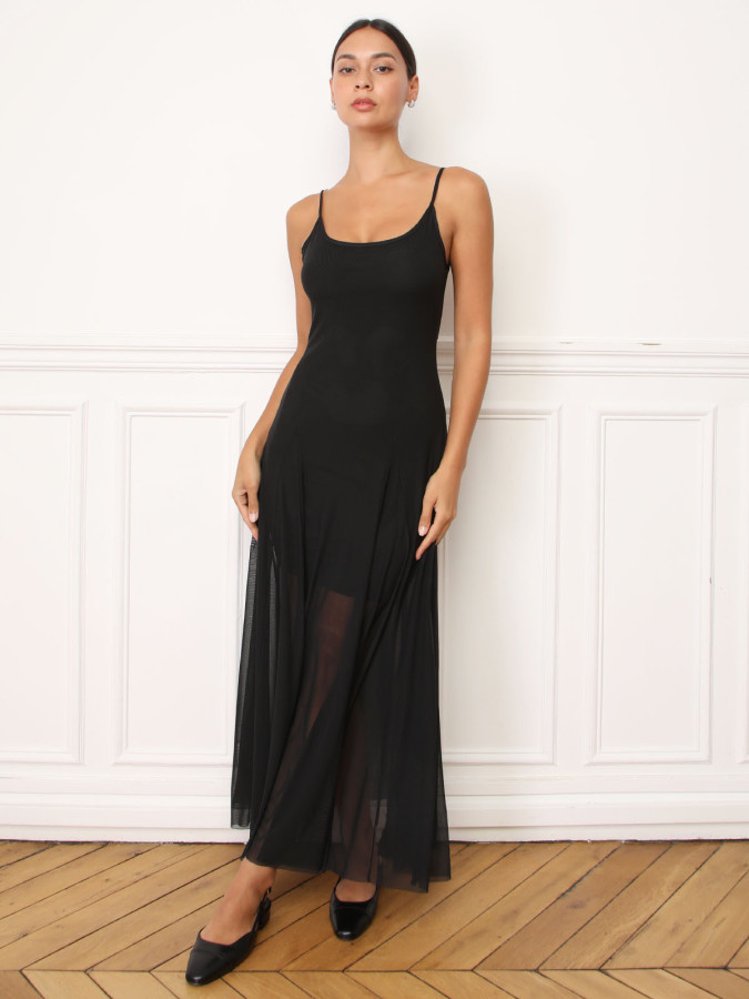 Robe longue en tulle à fines bretelles