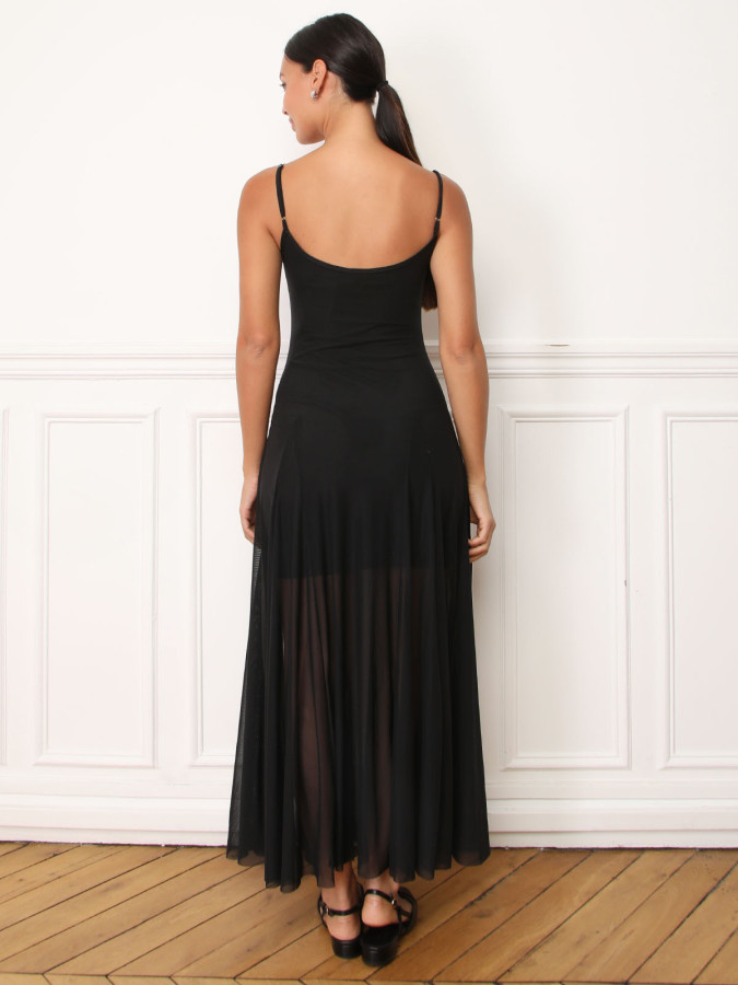 Robe longue en tulle à fines bretelles