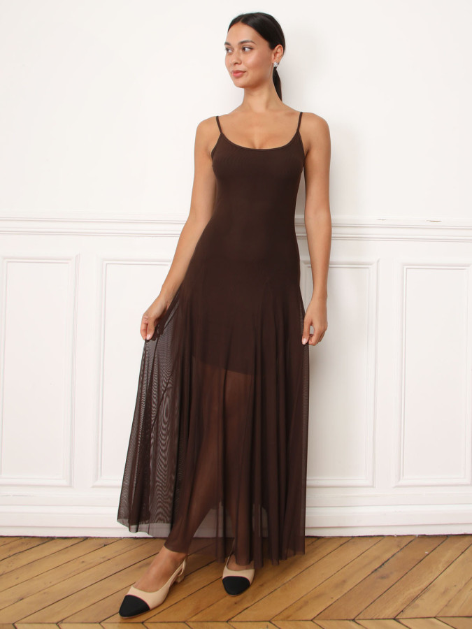 Robe longue en tulle à fines bretelles