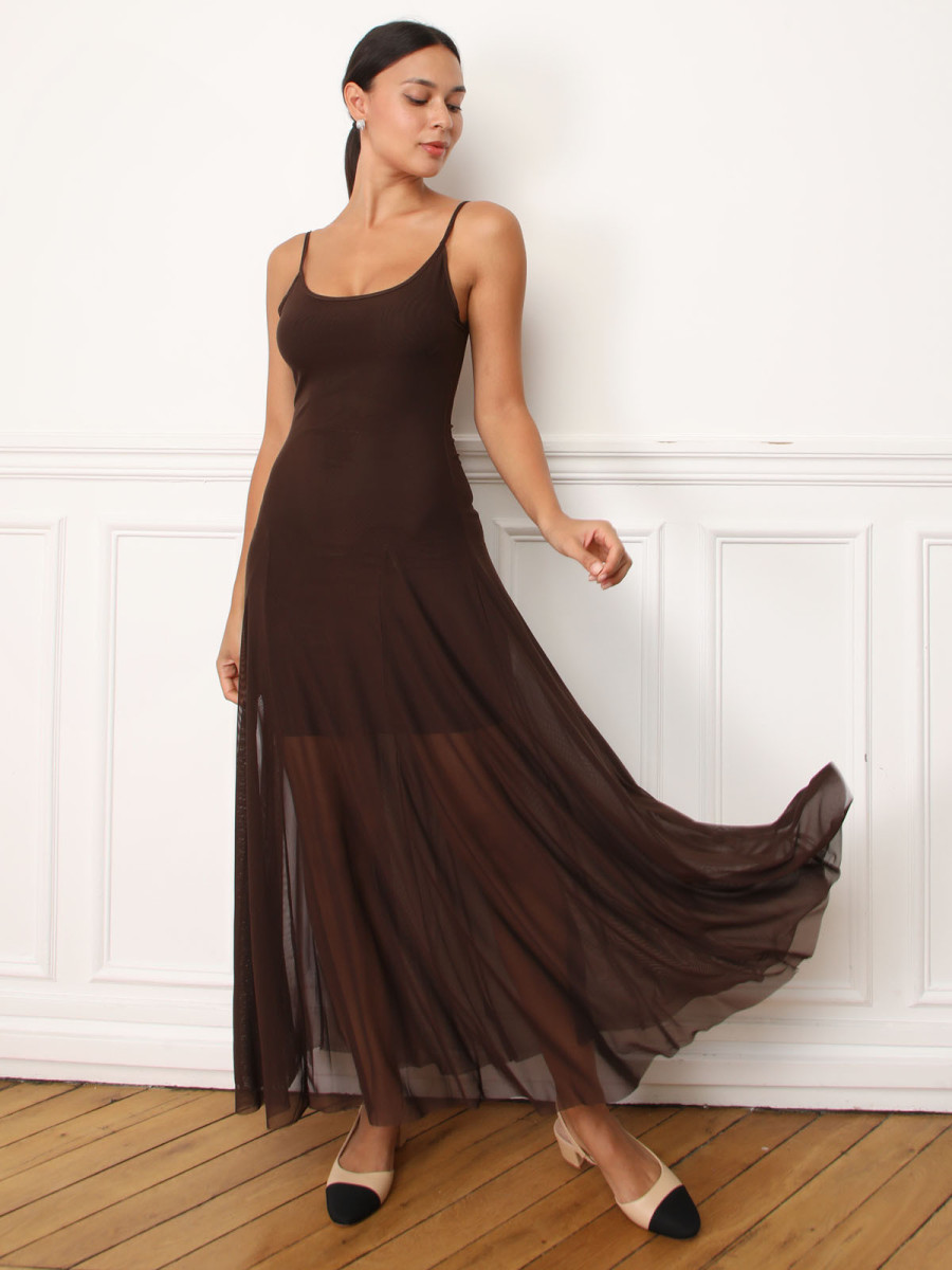 Robe longue en tulle à fines bretelles