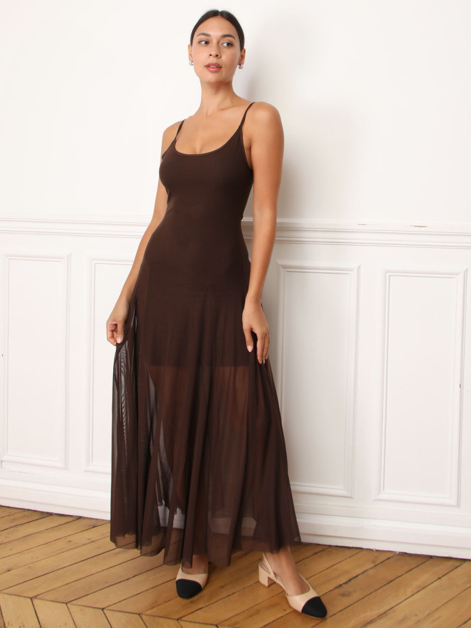 Robe longue en tulle à fines bretelles