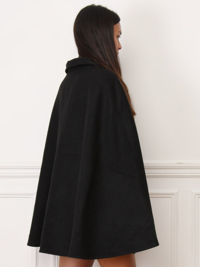 Manteau cape noire à boutons fermoirs