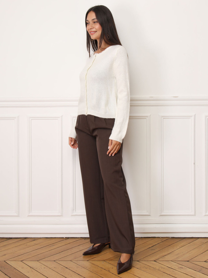 Cardigan festonné écru à petits boutons