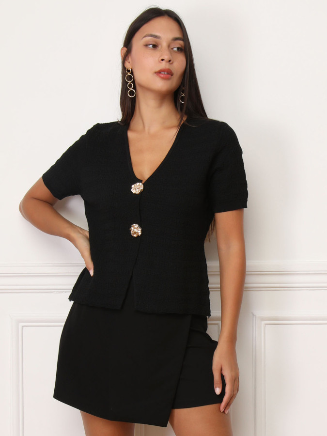 Top texturé noir à boutons dorés