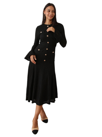 Robe évasée noire en maille ajourée et à boutons