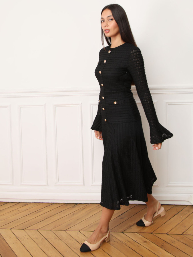 Robe évasée noire en maille ajourée et à boutons
