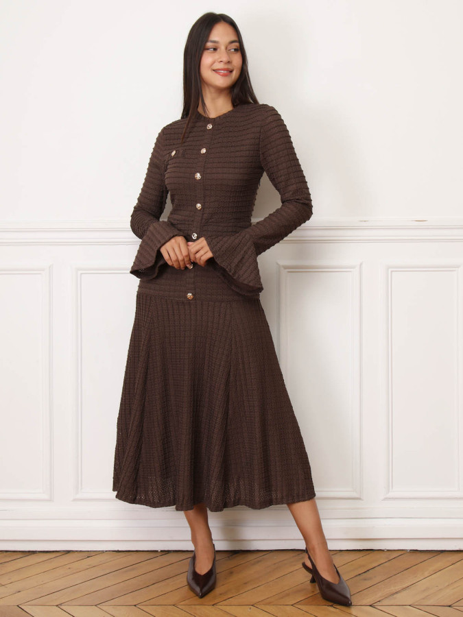 Robe évasée marron en maille ajourée et à boutons
