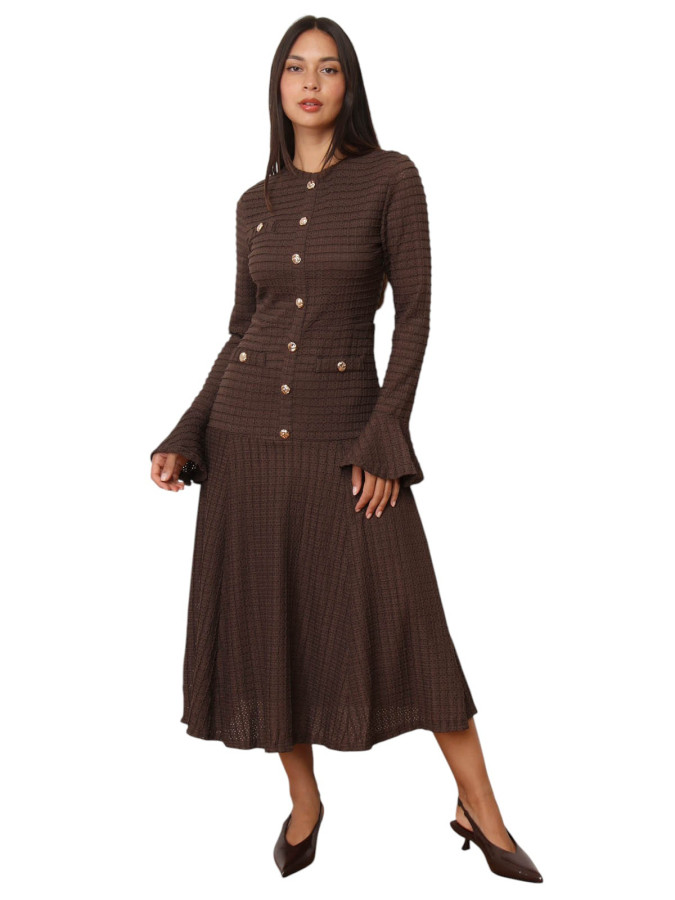 Robe évasée marron en maille ajourée et à boutons