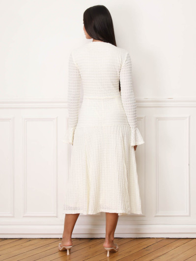 Robe évasée écrue en maille ajourée et à boutons