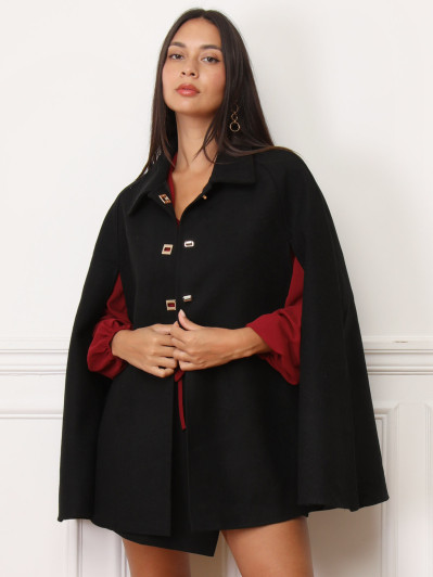 Manteau cape noire à boutons fermoirs