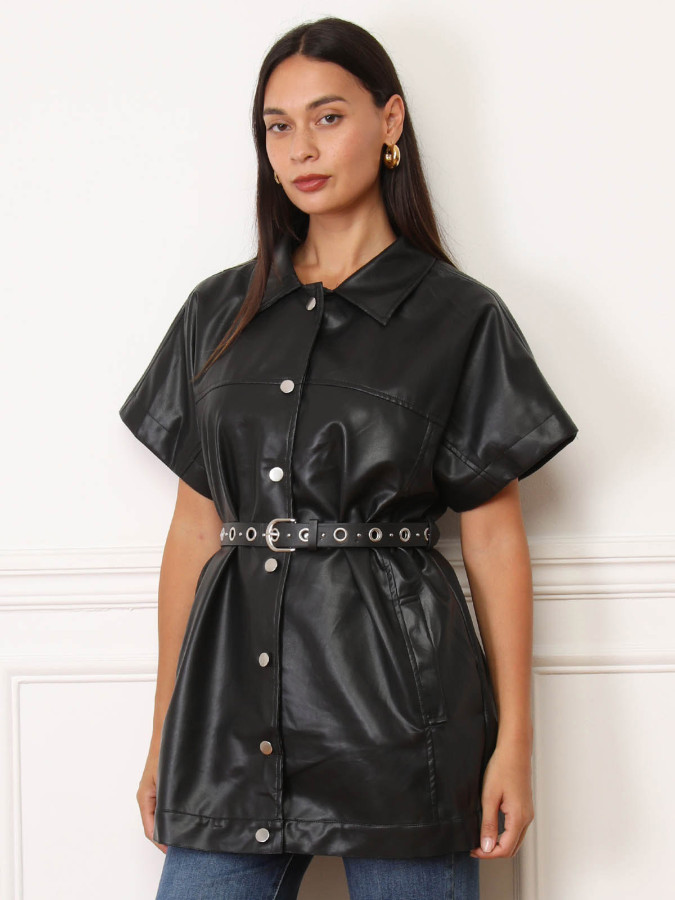 Surchemise ceinturée en simili souple noir