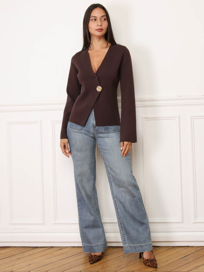 Top cache-coeur marron à bouton doré