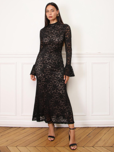 Robe longue en dentelle à manches évasées