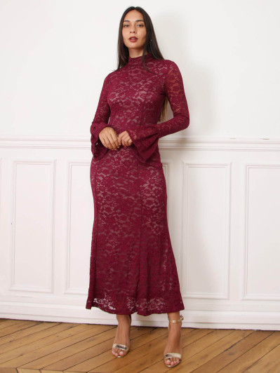 Robe longue en dentelle à manches évasées