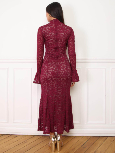 Robe longue en dentelle à manches évasées