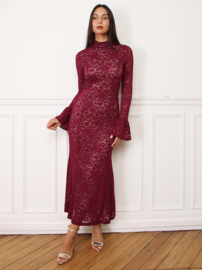 Robe longue en dentelle à manches évasées