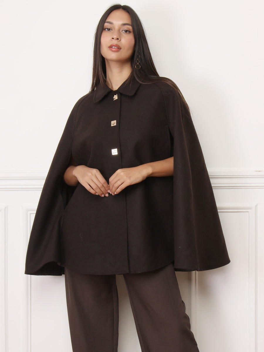 Manteau cape marron à boutons fermoirs