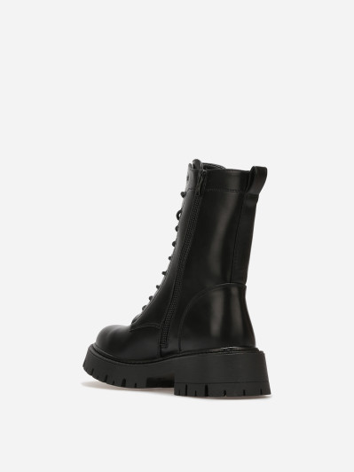 Rangers à lacets noires