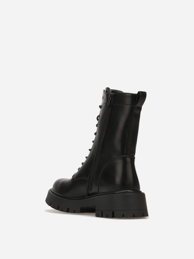 Rangers à lacets noires