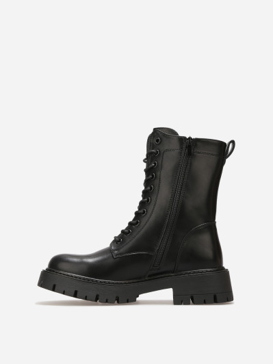 Rangers à lacets noires