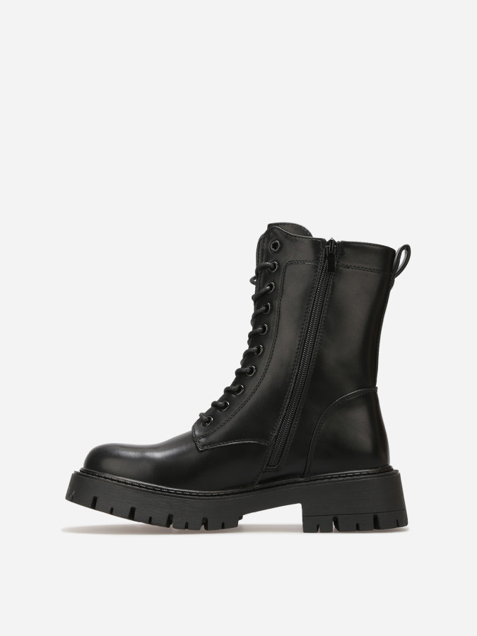 Rangers à lacets noires