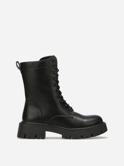 Rangers à lacets noires