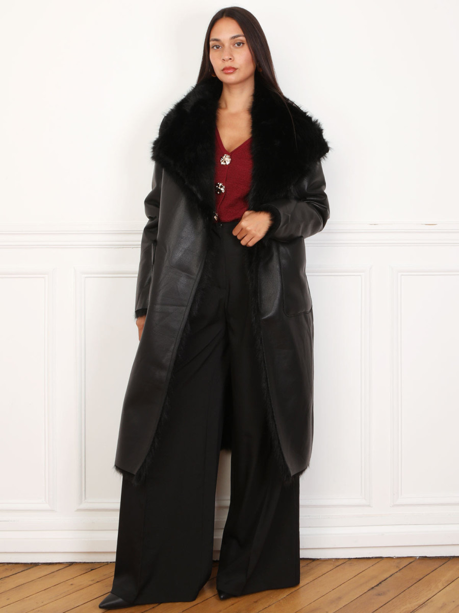 Manteau long avec col en fausse fourrure