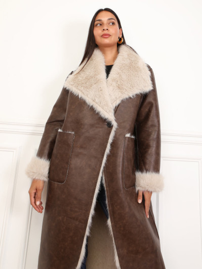 Manteau long avec col en fausse fourrure