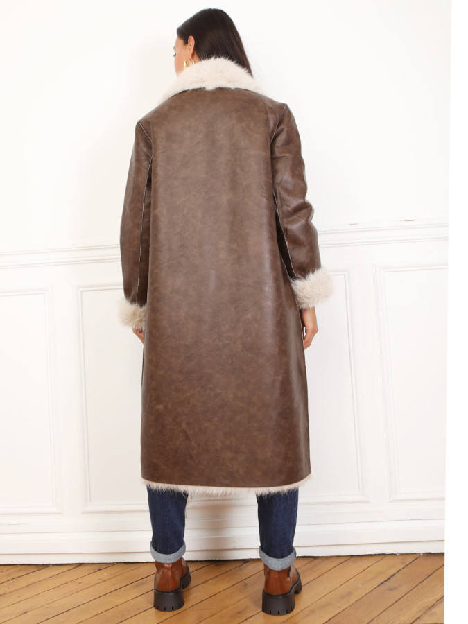 Manteau long avec col en fausse fourrure