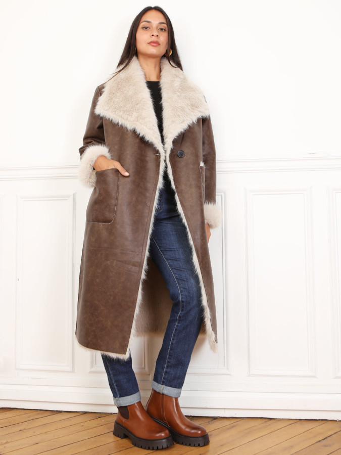 Manteau long avec col en fausse fourrure