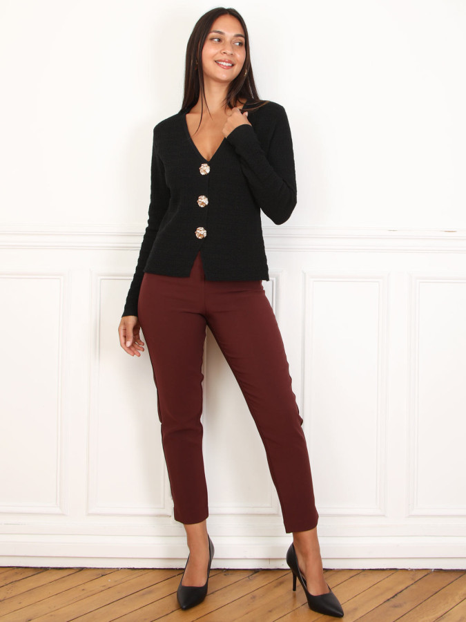 Top noir en maille texturée et à boutons dorés