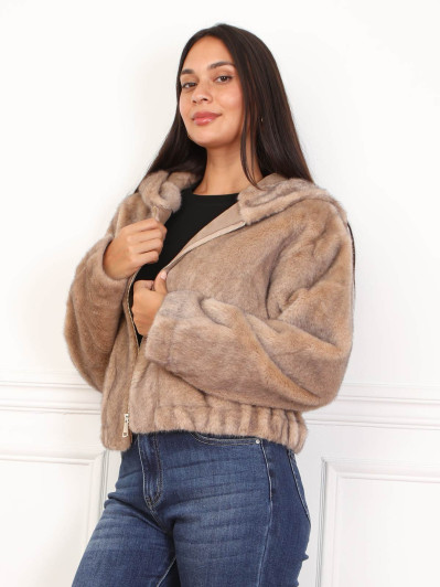 Veste courte en fausse fourrure